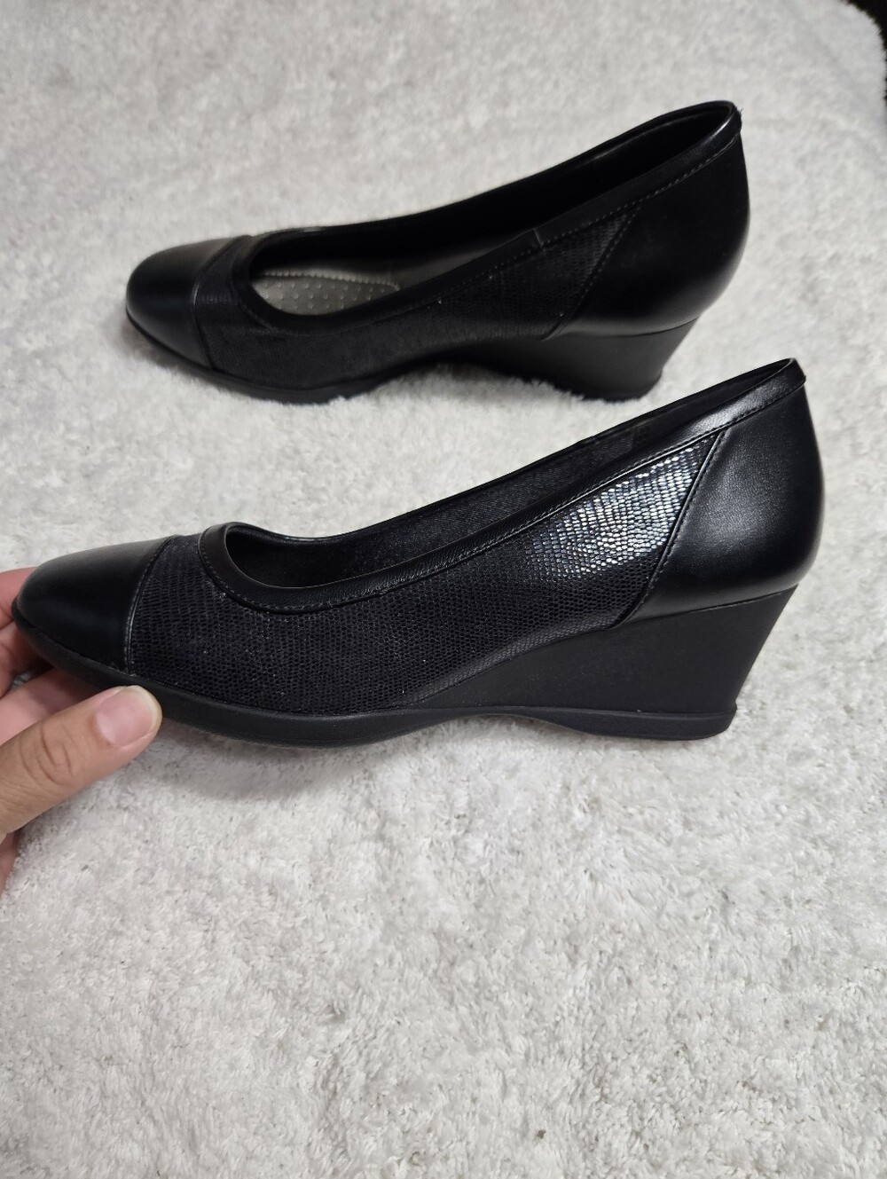 Abella Women's Black Wedge Pump Sz 8
